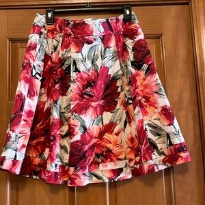 Lined skirt with pockets